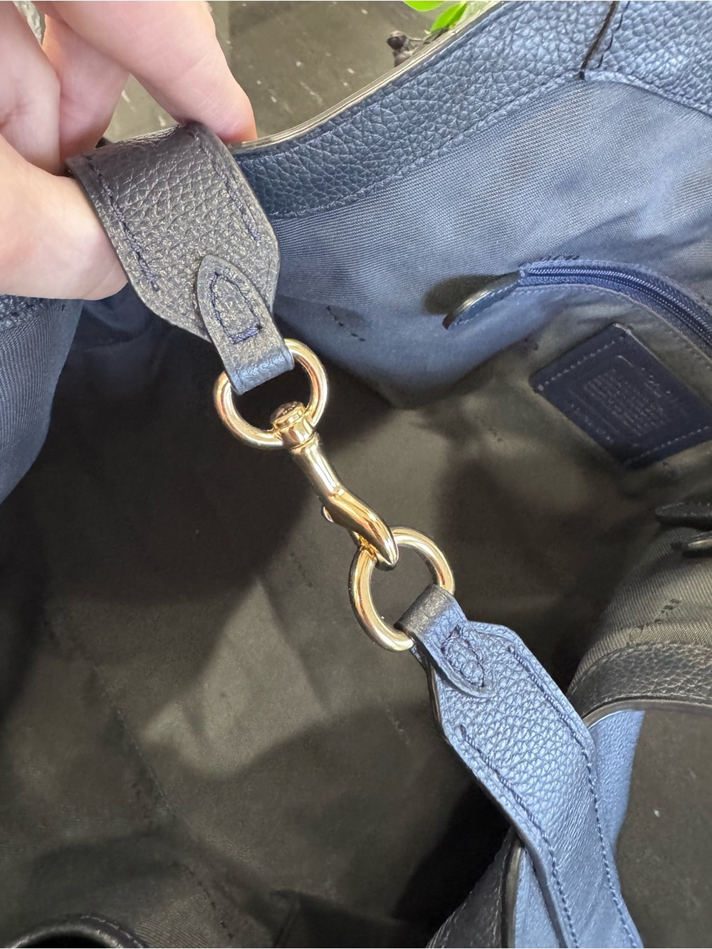 💙Coach Edie 31 Pebbled Leather Shoulder Bag Navy Blue Gold Hardware Crossbody - Picture 7 of 16
